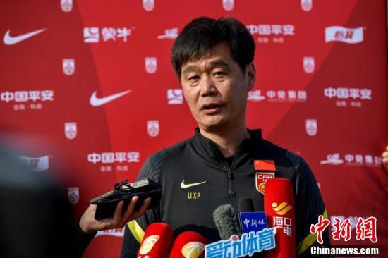 在黑暗中呻吟