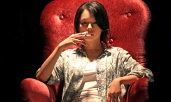 美女被艹在线